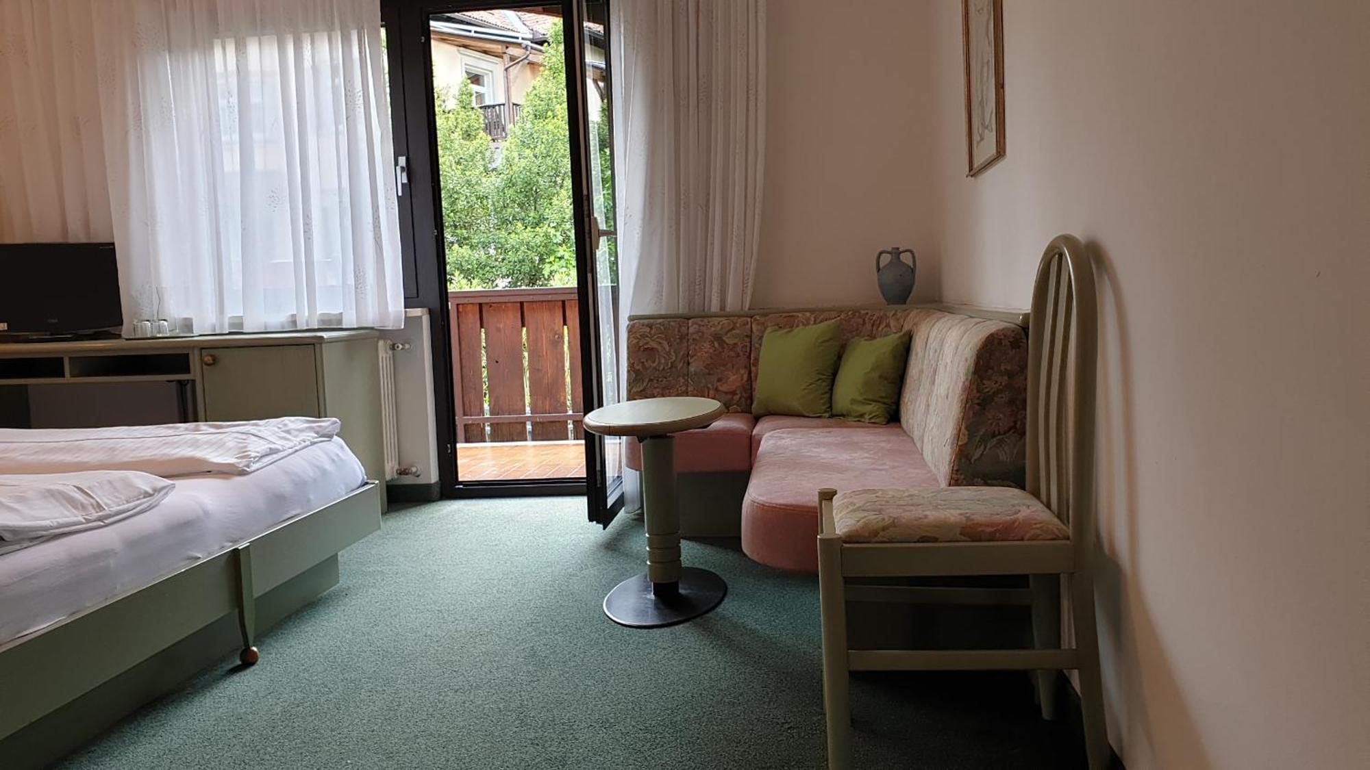 Hotel Schonbrunn 3*