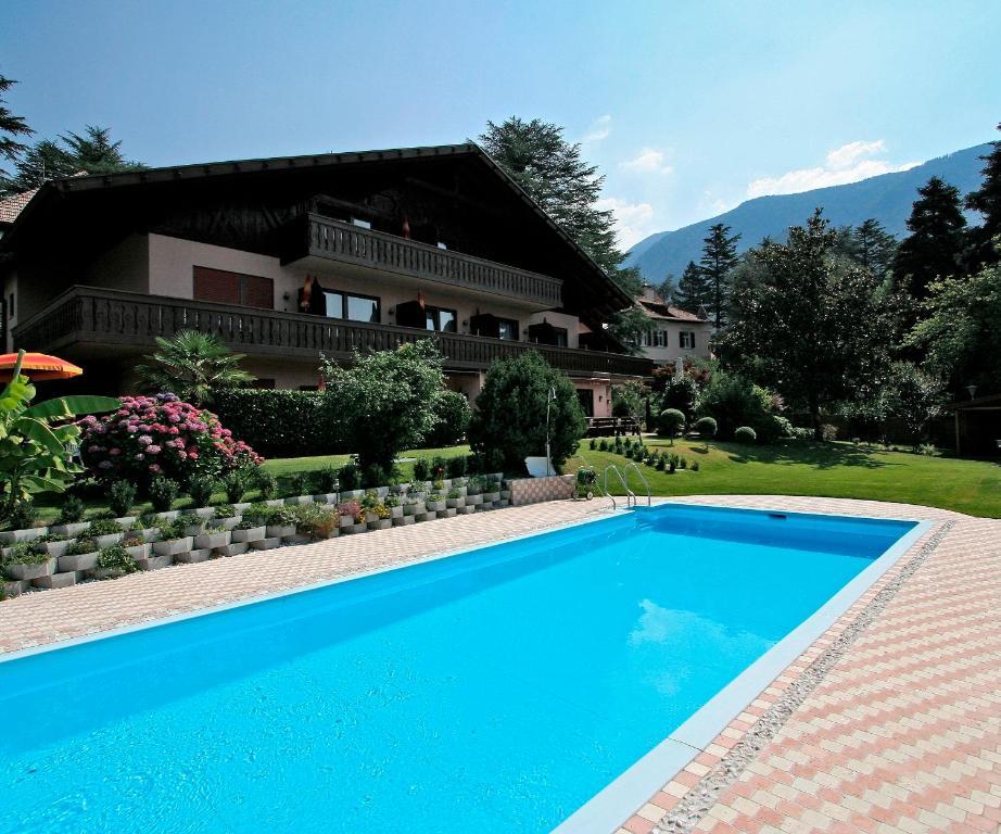 Schonbrunn Hotel